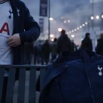 Veste nike tottenham Anthem Jacket devant le stade