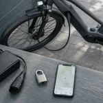 Borne recharge vélo électrique avec câble et chargeur